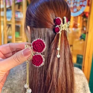 Pince à Cheveux Fleur de Rose en Velours Rouge – Image 1