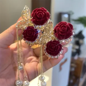 Pince à Cheveux Fleur de Rose en Velours Rouge – Image 2